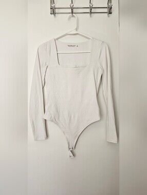 Abercrombie & Fitch White Long-Sleeve Square Neck Bodysuit